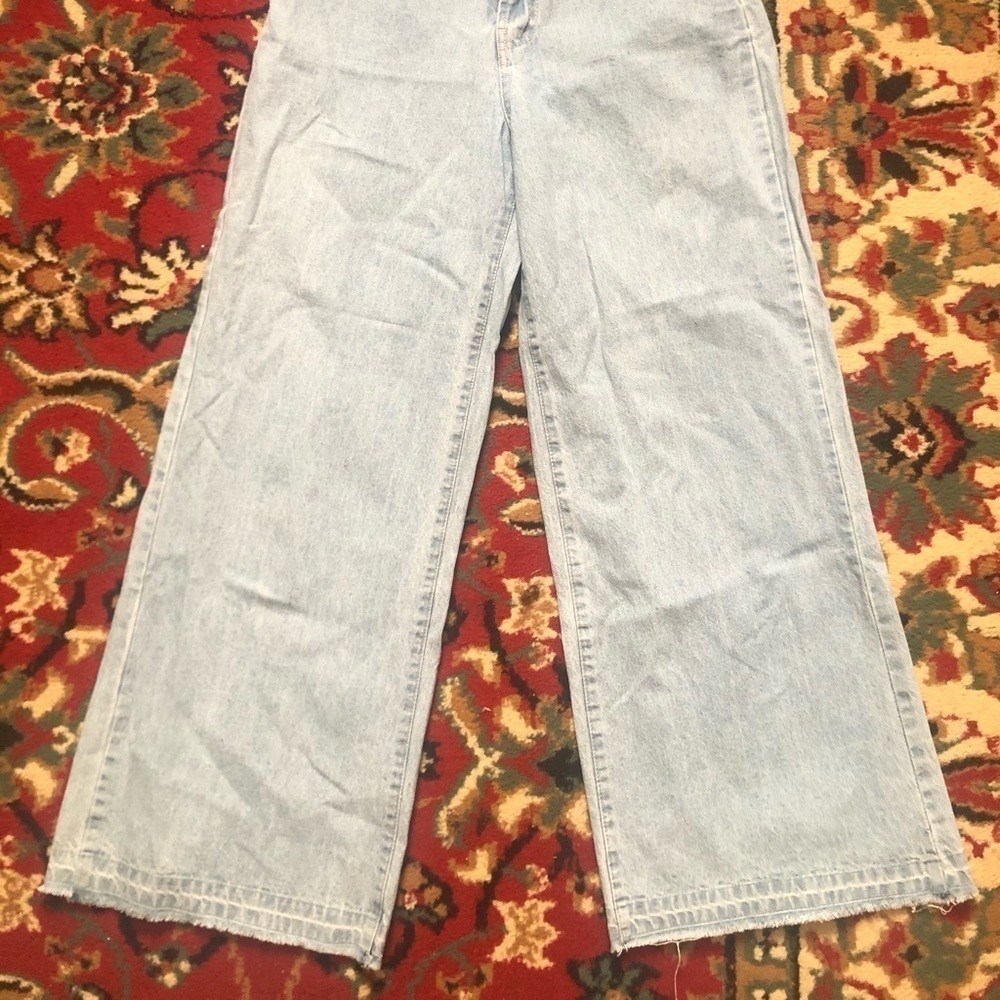 Women’s Flare light wash Jean waist 14,5 inseam 28 inches in … - Picture 4 of 6